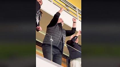 Πανευτυχής Μελισσανίδης, πανηγύρισε με την ψυχή του στη σουίτα τη νίκη της ΑΕΚ επί του Ολυμπιακού