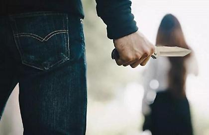 Άγιοι Ανάργυροι: Άνδρας μαχαίρωσε και σκότωσε τη γυναίκα του έξω από το αστυνομικό τμήμα!