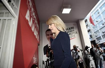 ΣΥΡΙΖΑ: Η Τζάκρη παρέδωσε στην ΝΔ το κατηγορητήριο για τον Κώστα Καραμανλή - Ζητά σύσταση Προανακριτικής Επιτροπής