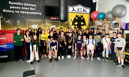 Επίσκεψη μαθητών στις Ακαδημίες της ΑΕΚ - Η έκπληξη από Μπρούνο Άλβες