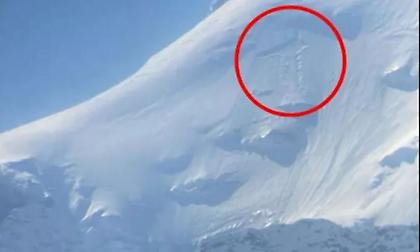 Συνετρίβη ελικόπτερο με τουρίστες στις ελβετικές Άλπεις - Τρεις νεκροί και τρεις τραυματίες