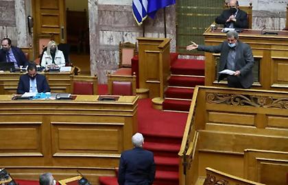 Ένταση Γεωργιάδη – Πολάκη στη Βουλή για τα απογευματινά χειρουργεία: «Λες ψέματα» - «Άντε από δω»