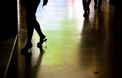 Έφοδος της αστυνομίας σε οίκους ανοχής στο κέντρο της Αθήνας και στην Καλλιθέα: Συνελήφθησαν 11 γυναίκες