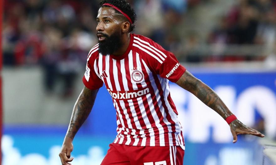 Ολυμπιακός: Η κόρη του Ροντινέι τραγουδάει τον ύμνο της ομάδας