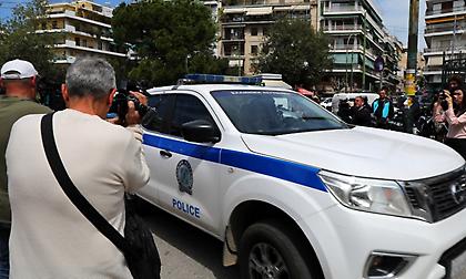 Χαμός στην Ευελπίδων: Προσπάθησαν να λιντσάρουν τον δολοφόνο της Κυριακής, χημικά από τους αστυνομικούς!