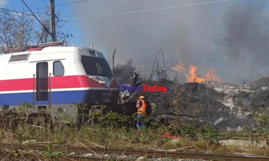 Θεσσαλονίκη: Φθορές σε τρένο της Hellenic Train από φωτιά κοντά στις γραμμές