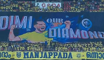 «To δικό μας διαμάντι»: Οι οπαδοί της Κεράλα Μπλάστερς έκαναν κορεό τον Δημήτρη Διαμαντάκο