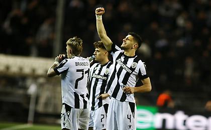 Νέο αποθεωτικό ποστάρισμα της UEFA για Κουλιεράκη: «Τα κάνει όλα…»