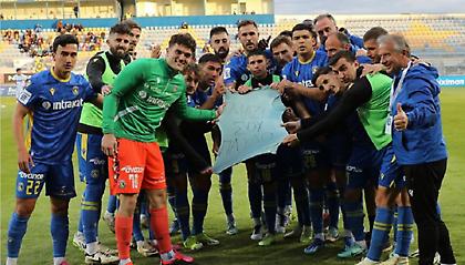 Όμορφη κίνηση από τους παίκτες του Αστέρα: Αφιέρωσαν το γκολ στον γυμναστή τους που έχασε τον πατέρα του!