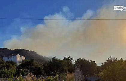 Μεγάλη φωτιά στην Ιεράπετρα Λασιθίου - Ανεμοι 8 μποφόρ - Εκκενώνονται οικισμοί
