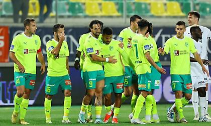 Έριξαν τριάρες και πλησίασαν την κορυφή ΑΕΚ Λάρνακας, Ομόνοια