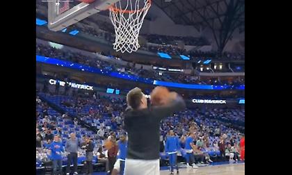 Έχει καταργήσει τους νόμους της φυσικής: Νέο απίθανο trick shot από τον «Luka Magic»!