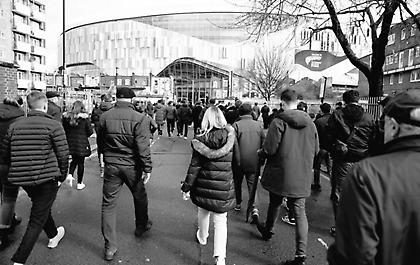 Σοκ: Δολοφονήθηκε άνδρας έξω από το γήπεδο μερικές ώρες πριν το Τότεναμ-Νότιγχαμ!