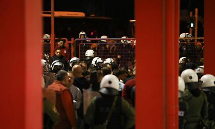 Έκλεισε η δικογραφία για τη δολοφονία του αστυνομικού στο Ρέντη, με κατηγορούμενο μόνο τον 18χρονο για τη φωτοβολίδα