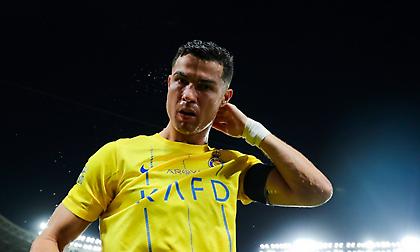 «Εξερράγη» ο Ρονάλντο: Aποβλήθηκε με απευθείας κόκκινη κάρτα κόντρα στην Αλ Χιλάλ και πήγε να χτυπήσει τον διαιτητή!