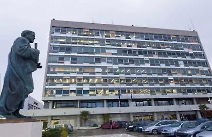 Εισβολή κουκουλοφόρων στο Γεωπονικό του ΑΠΘ - Έριξαν μπογιές