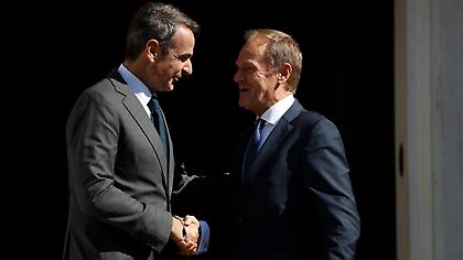 Συνάντηση Μητσοτάκη – Τουσκ στη Βαρσοβία – Τι θα συζητήσουν οι δύο ηγέτες