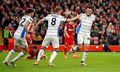 Σόκαρε το «Άνφιλντ» με τριάρα η Αταλάντα - Τεράστιο «διπλό» της Ρόμα στον ιταλικό εμφύλιο