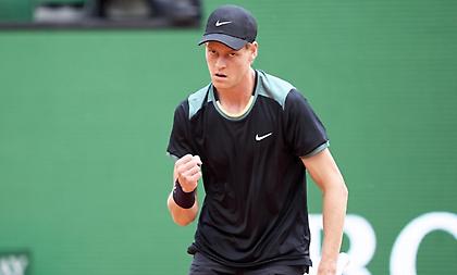 Επίδειξη δύναμης του Σίνερ στον Ρουν και... ραντεβού με Τσιτσιπά στα ημιτελικά του Μόντε Κάρλο!