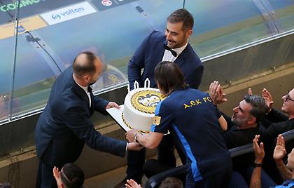 Ο Αλμέιδα έσβησε την τούρτα για τα 100 χρόνια της ΑΕΚ