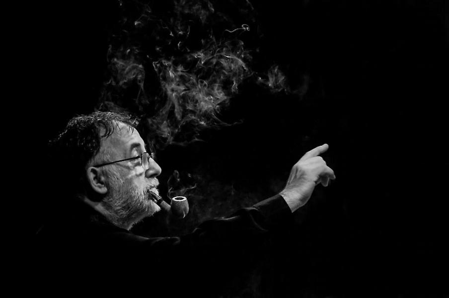 Θυμόμαστε τον Θάνο Μικρούτσικο μέσα από 6 δίσκους που άφησαν εποχή