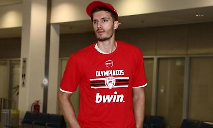 Ολυμπιακός: Οι «ερυθρόλευκες» ευχές για τα 24α γενέθλια του Φίλιπ Πετρούσεφ