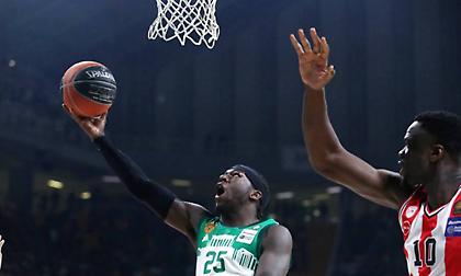 Ασταμάτητος Ναν με «τρελά» σουτ πάνω σε άμυνα