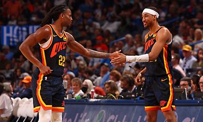 Πρώτοι και καλύτεροι οι Θαντερ, διέλυσαν τους Μάβερικς με 49άρα – Όλα τα ζευγάρια σε playoffs & play-ins στη Δύση