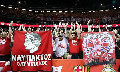 Επίσκεψη οπαδών του Ολυμπιακού στην προπόνηση: «Είμαστε δίπλα σας, συνεχίστε έτσι»!