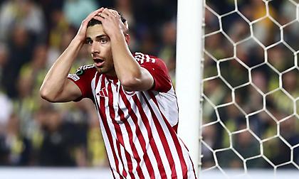 Τεράστια ευκαιρία στην αντεπίθεση για τον Ολυμπιακό, απέκρουσε το πλασέ του Μασούρα με τα πόδια ο Λιβάκοβιτς!