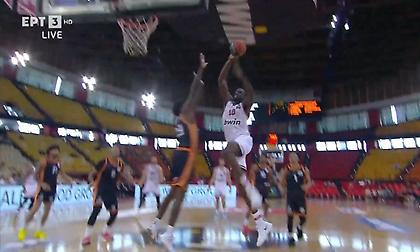 Έπαιξε το pick n roll με τον Γουόκαπ και κάρφωσε εντυπωσιακά ο Φαλ!