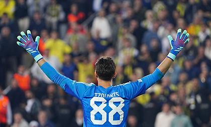 Η συγκλονιστική διαδικασία των πέναλτι και οι αποκρούσεις του Τζολάκη που έστειλαν τον Ολυμπιακό στους «4»!