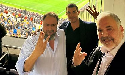 Η πανηγυρική φωτογραφία του Μαρινάκη μετά την επική πρόκριση του Ολυμπιακού και το deja vu