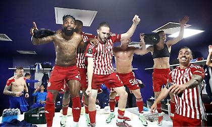 «La la la la la»: Οι έξαλλοι πανηγυρισμοί στα αποδυτήρια του Ολυμπιακού για τη σπουδαία πρόκριση!