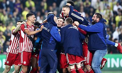 Στις 4:15 τα ξημερώματα η άφιξη του Ολυμπιακού στην Αθήνα