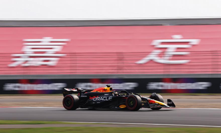Ταχύτερος ο Φερστάπεν και 1-2 για την κυρίαρχη Red Bull στις κατακτήριες της Κίνας!