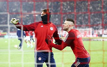 Αποθέωση από όλο το «Καραϊσκάκη» για Τζολάκη-Πασχαλάκη