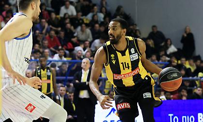 Με 11άδα και χωρίς τον Χόλινς κόντρα στον ΠΑΟΚ η ΑΕΚ Betsson BC