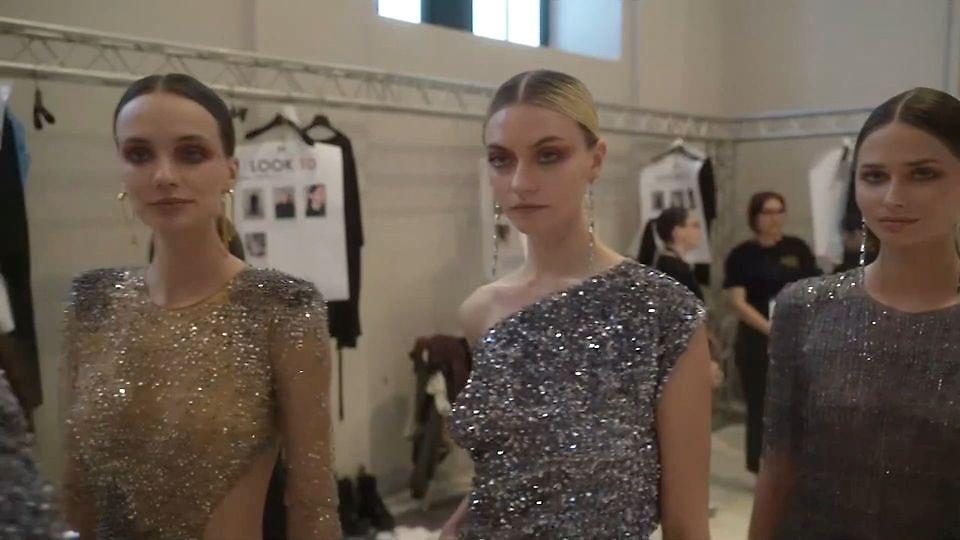 Backstage με την κορυφαία Ιταλίδα σχεδιάστρια Elisabetta Franchi