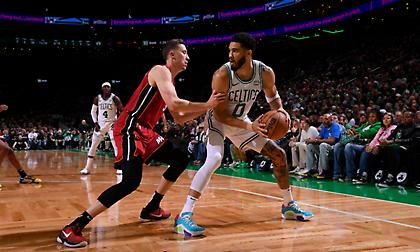 Διέλυσαν τους Χιτ με «τριπλό» Τέιτουμ οι... υπερηχητικοί Σέλτικς!