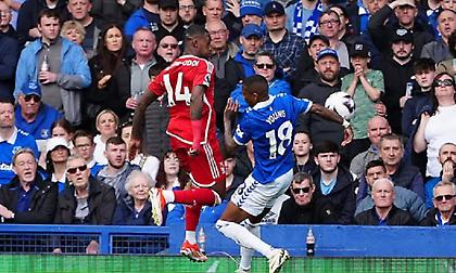 Έξαλλοι στη Νότιγχαμ: «Τρία πέναλτι δεν μας δόθηκαν - Είχαμε προειδοποιήσει για τον VARίστα ότι είναι οπαδός της Λούτον»