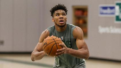 Χωρίς Αντετοκούνμπο κόντρα στους Πέισερς οι Μπακς