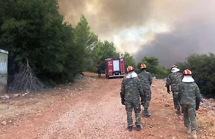 Μεγάλη φωτιά κοντά στον Ναύσταθμο της Σούδας- Εκκενώθηκε ο οικισμός