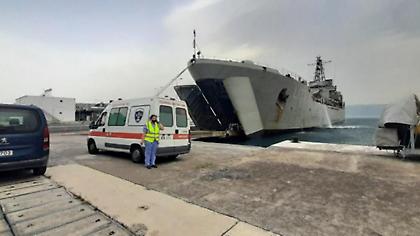 Φωτιά στη Σούδα: Κοντά στο ναυτικό νοσοκομείο οι φλόγες - Πολίτες μεταφέρονται με αρματαγωγό