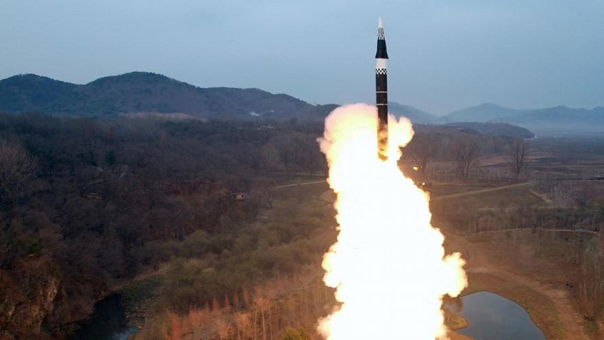 Βόρεια Κορέα: Ο Κιμ επέβλεψε άσκηση «πυρηνικής αντεπίθεσης»