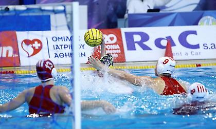 «Έπνιξε» την ΑΕΚ και διατήρησε το απόλυτο ο Ολυμπιακός