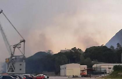 Χωρίς ενεργό μέτωπο η φωτιά κοντά στον ναύσταθμο Σούδας