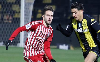 Νικολακόπουλος: «Ο Μεντιλίμπαρ θέλει με… ένα σμπάρο δυο τρυγόνια απόψε για τον Ολυμπιακό»