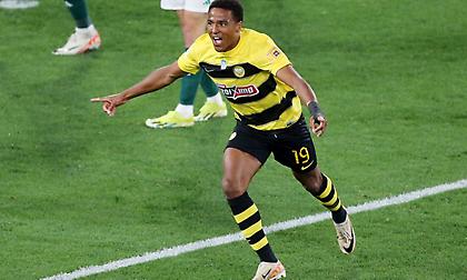 «Χτυπάει» ξανά ο Ελίασον, 3-0 η ΑΕΚ τον Παναθηναϊκό!