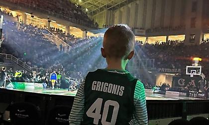 Παναθηναϊκός AKTOR: Ξετρελάθηκε με την ατμόσφαιρα του ΟΑΚΑ ο γιος Γκριγκόνις